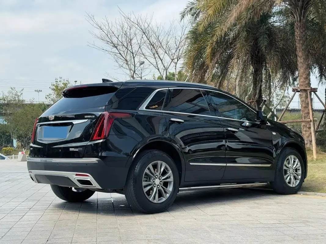 2022 CADILLAC XT5 thumbnail 3
