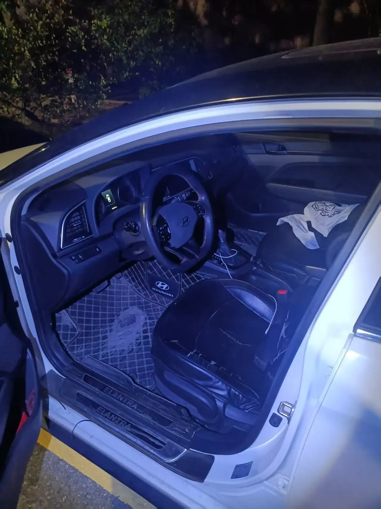 2018 HYUNDAI ELANTRA thumbnail 3