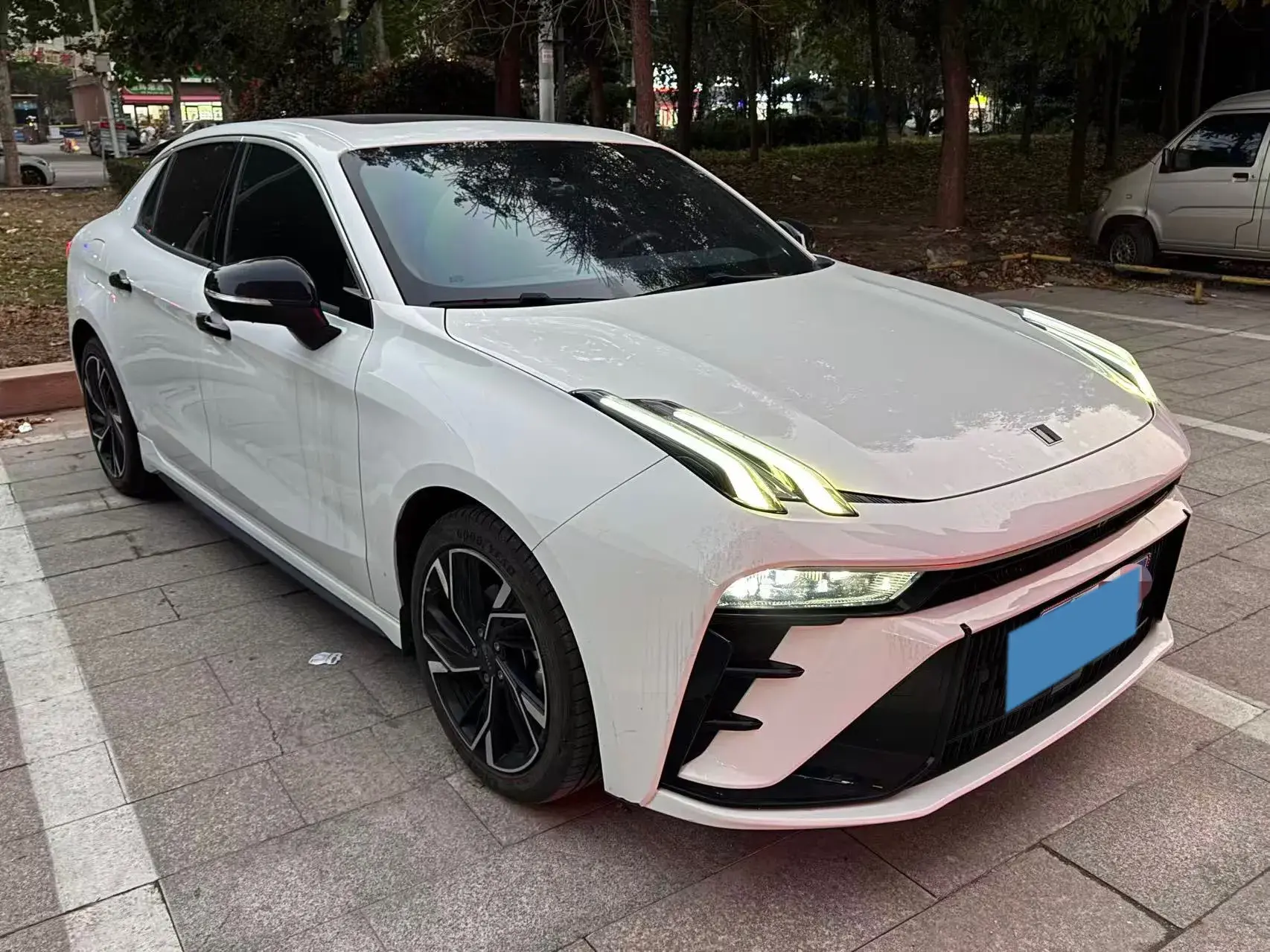 2023 LYNK&CO 03 thumbnail 2