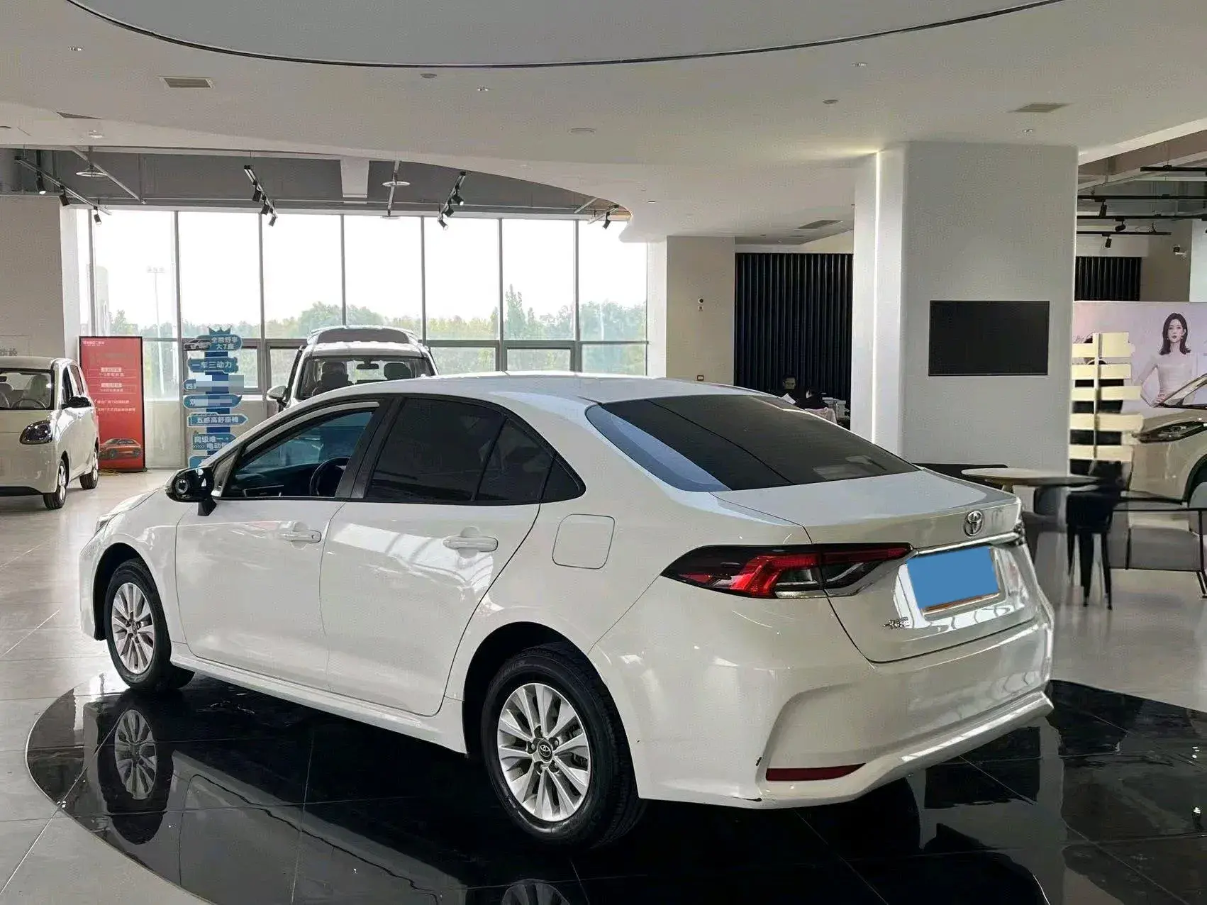 2021 TOYOTA COROLLA thumbnail 3