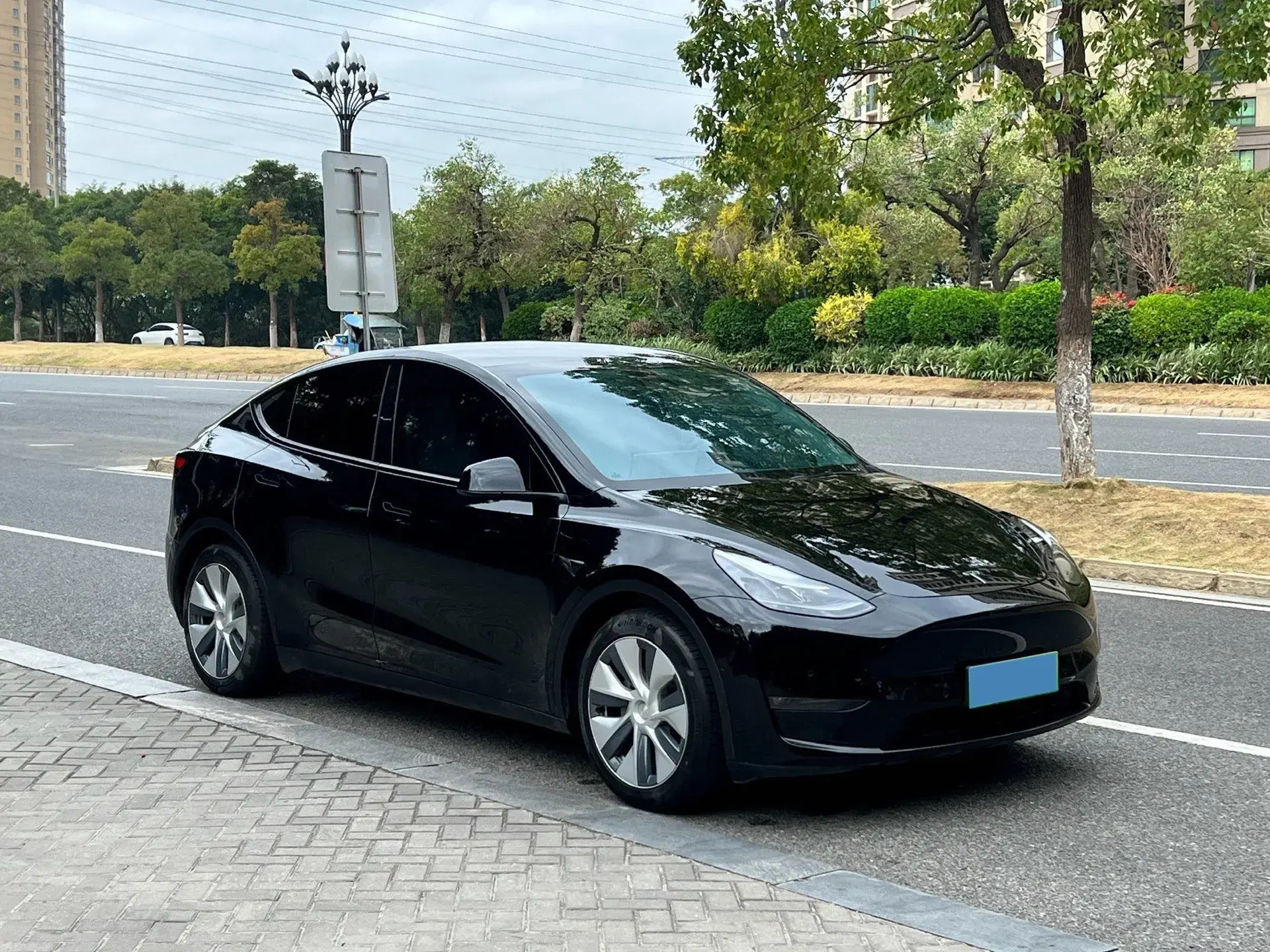 2022 TESLA MODEL thumbnail 3