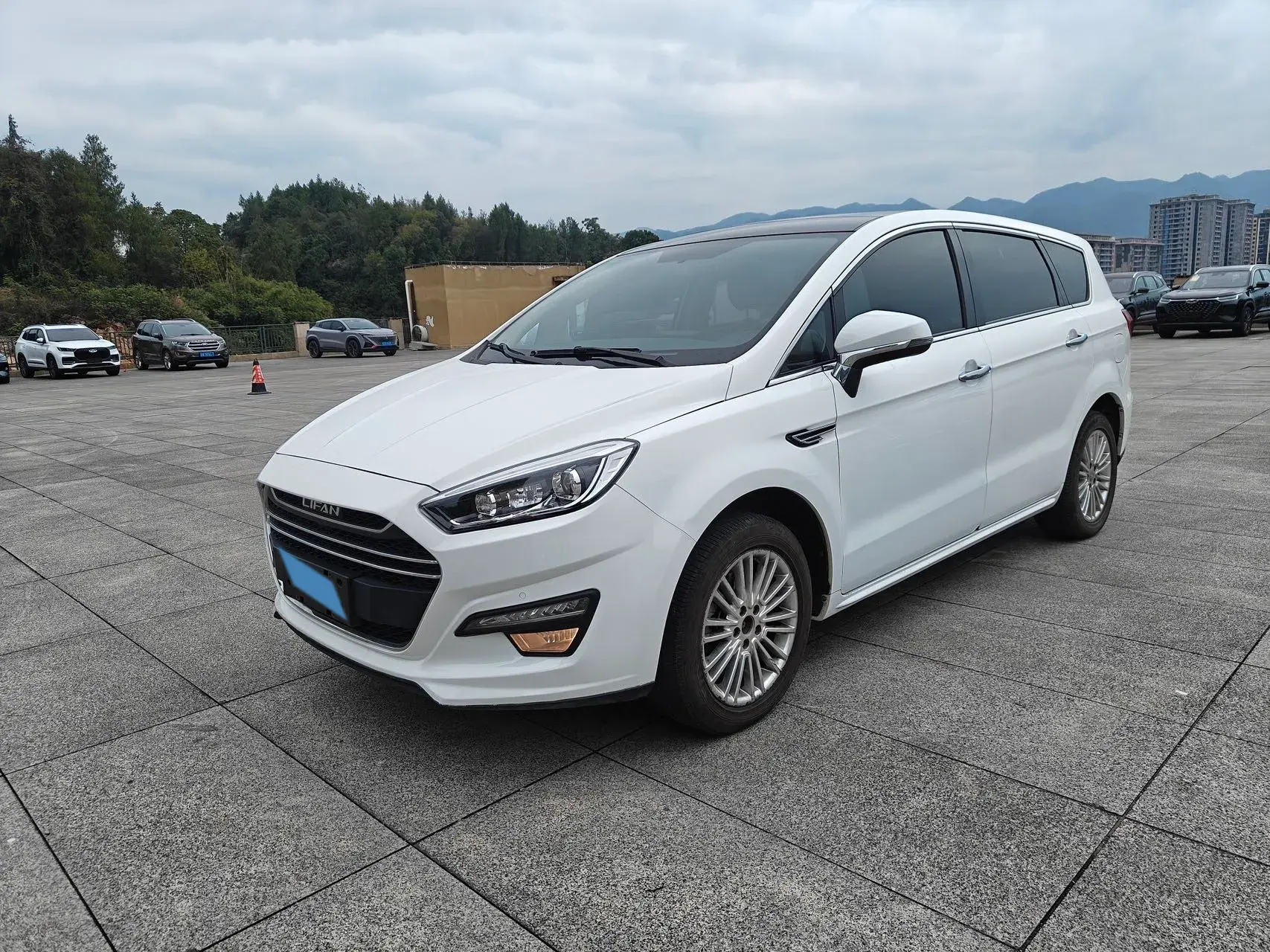 2017 LIFAN XUANLANG view 1