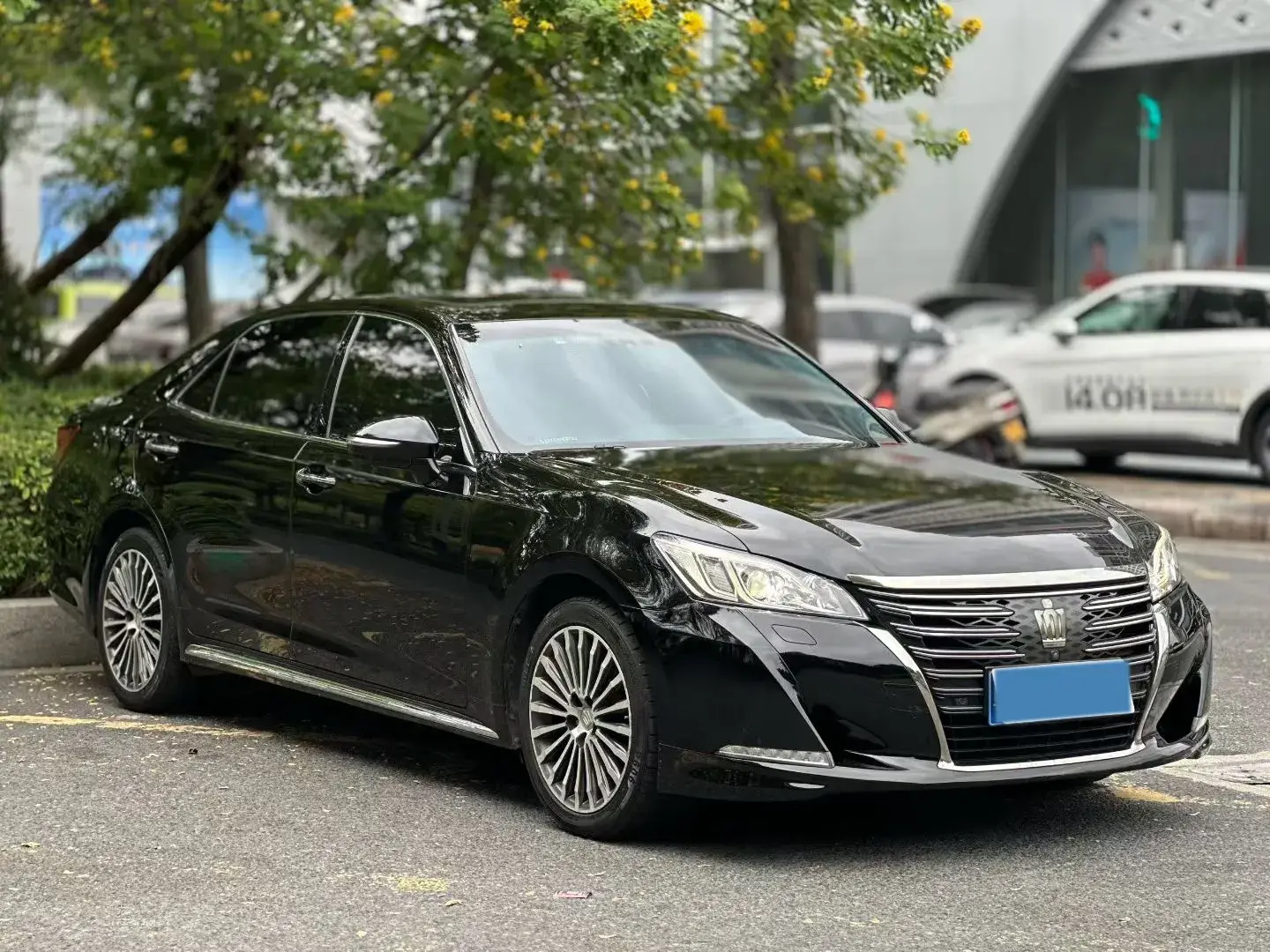 2018 TOYOTA CROWN thumbnail 3