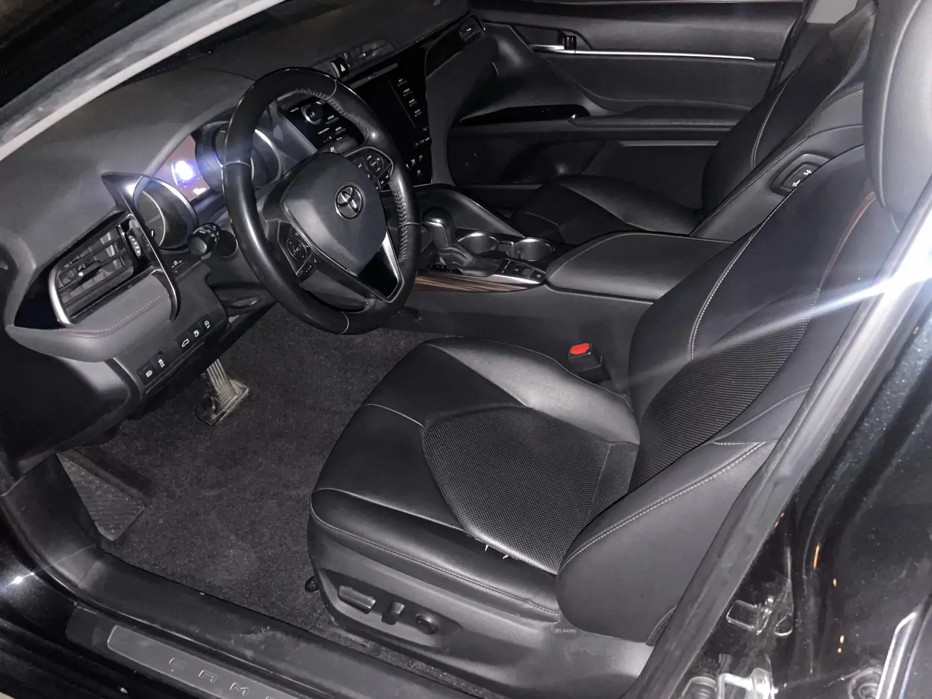 2018 TOYOTA CAMRY thumbnail 3