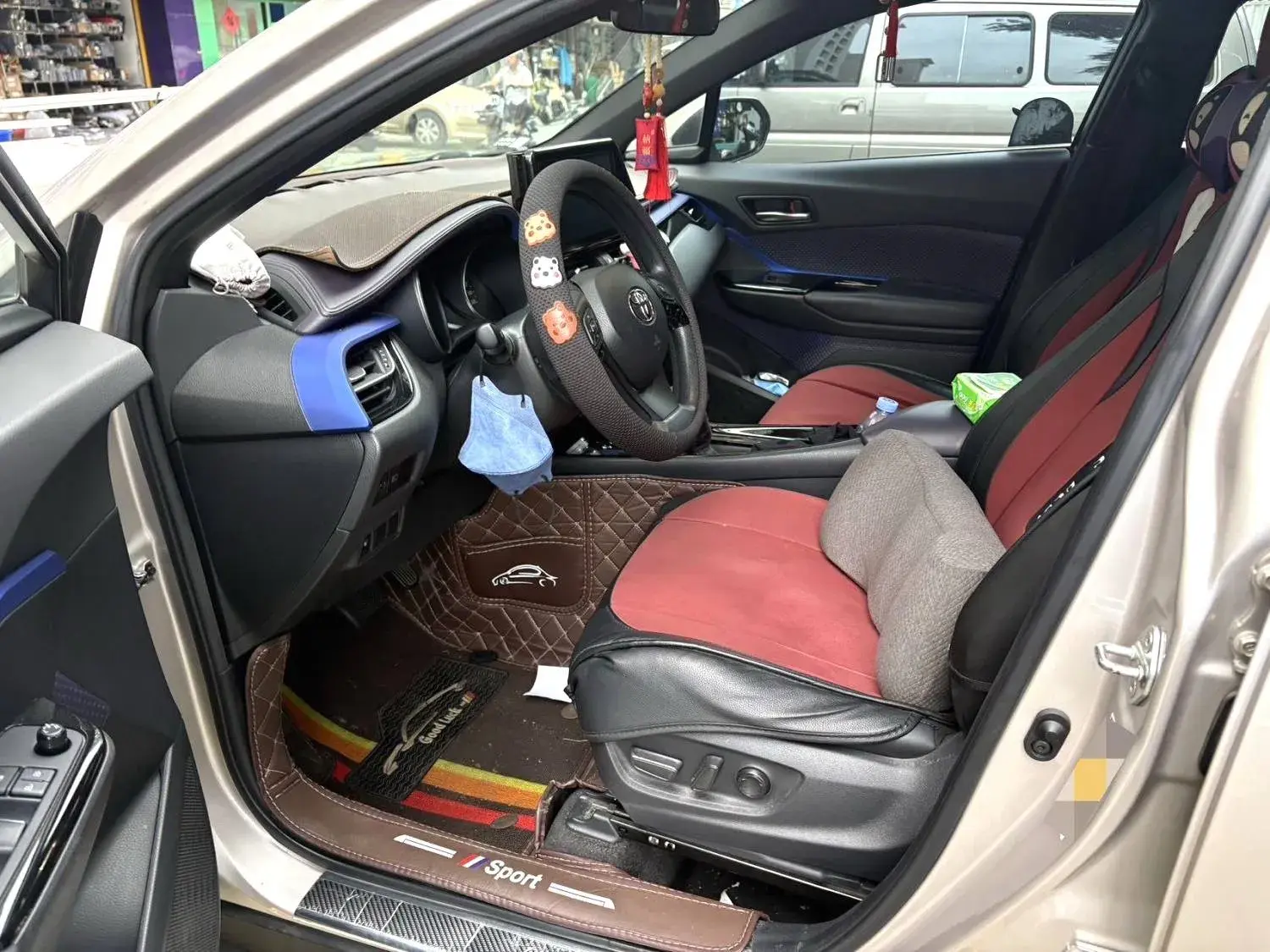 2020 TOYOTA C-HR thumbnail 2