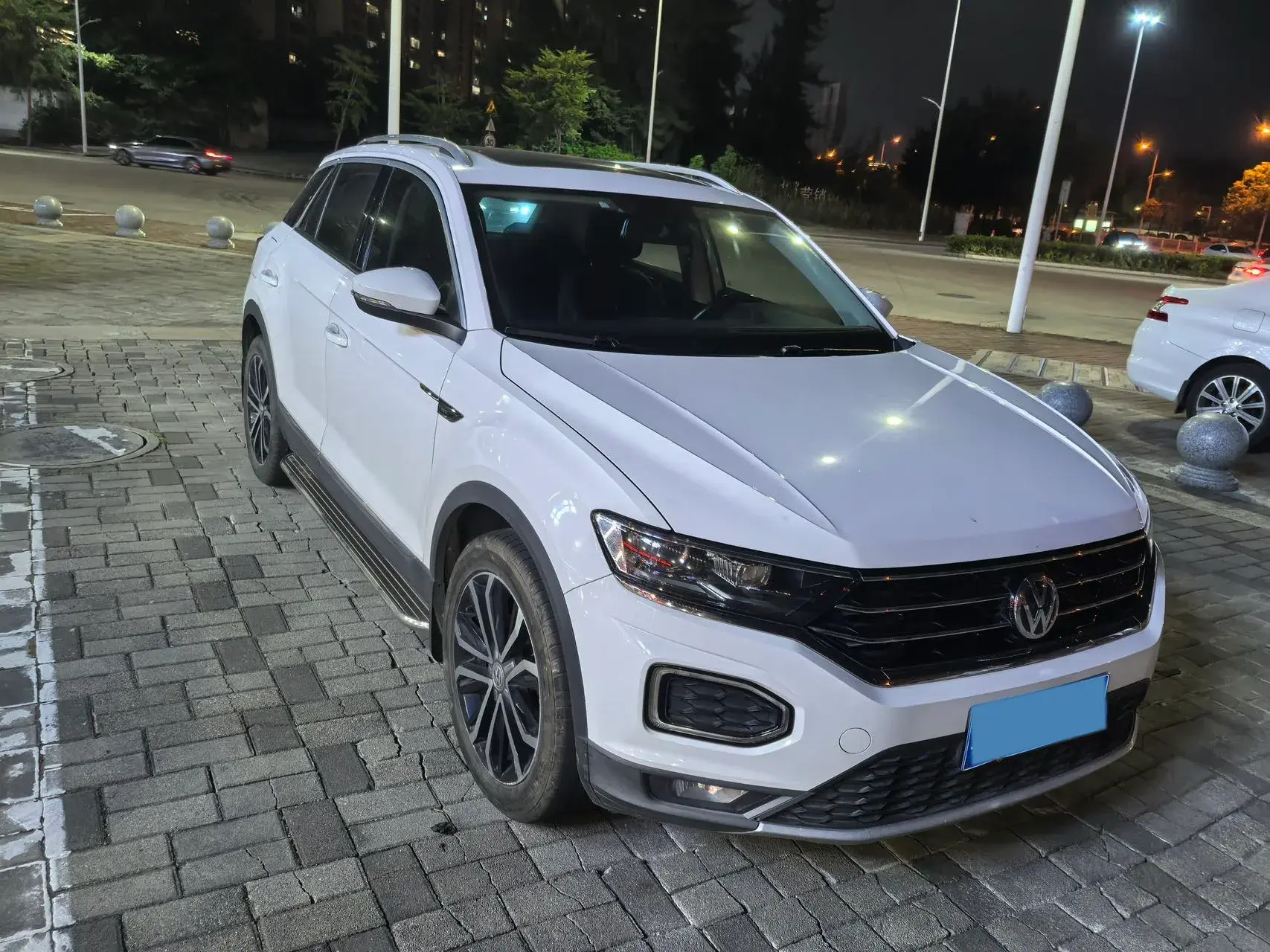2019 VOLKSWAGEN T-ROC thumbnail 2
