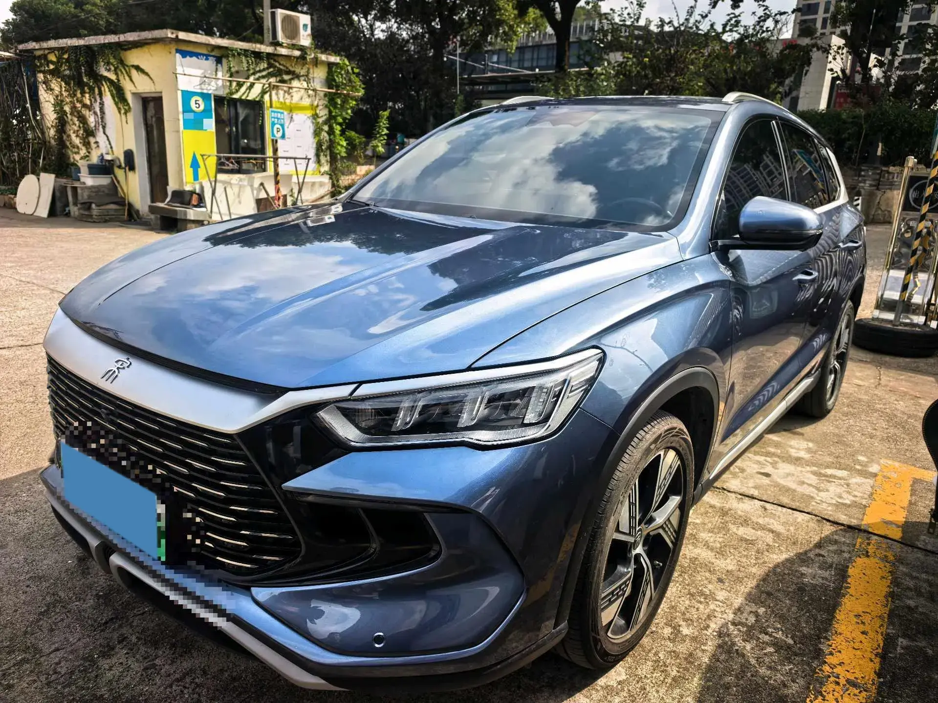 2024 BYD SONGL view 1