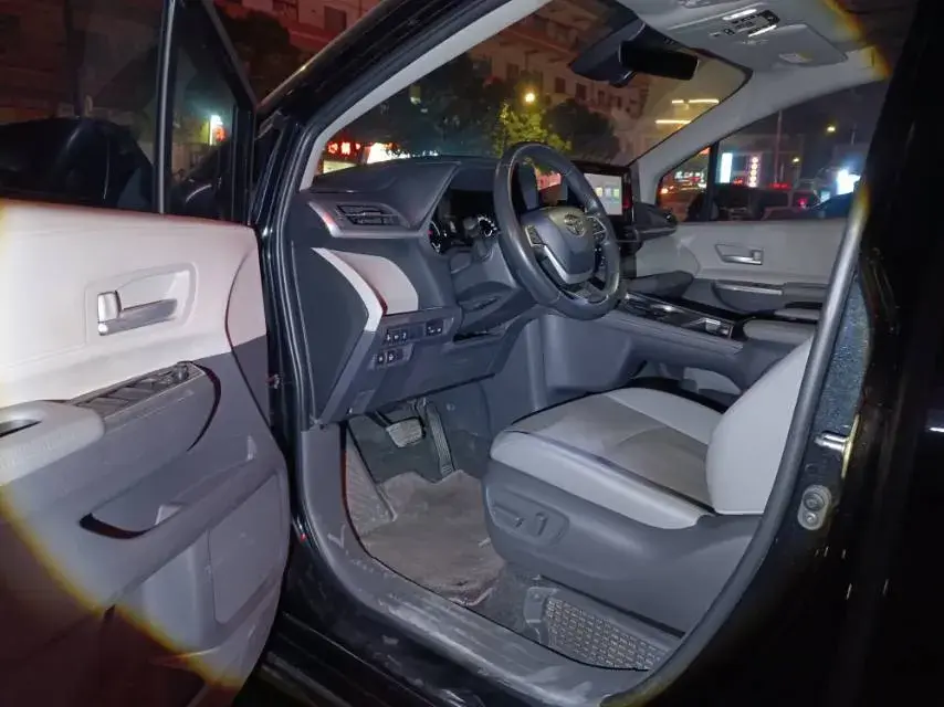 2023 TOYOTA SIENNA thumbnail 2