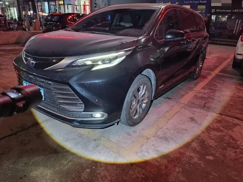 2023 TOYOTA SIENNA view 1