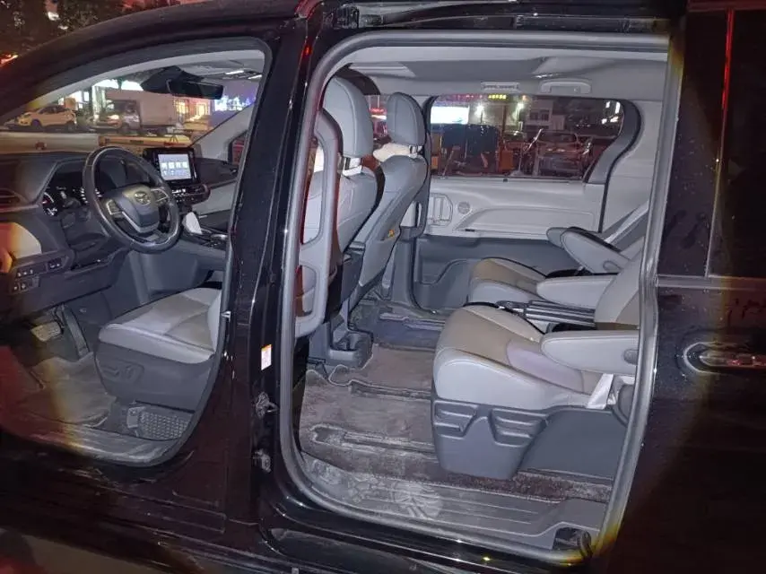 2023 TOYOTA SIENNA thumbnail 4