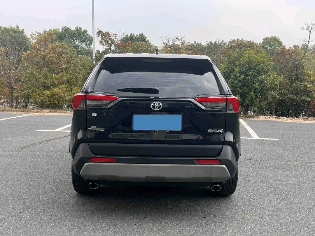 2023 TOYOTA RAV4 thumbnail 4