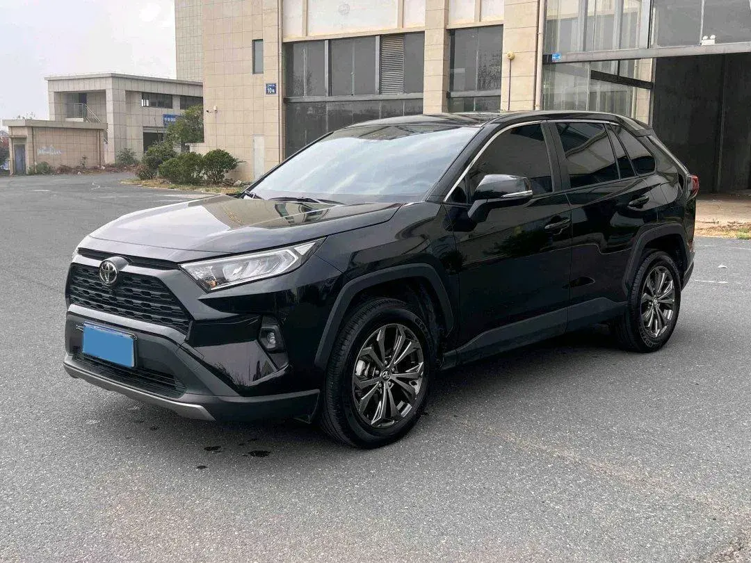 2023 TOYOTA RAV4 view 1