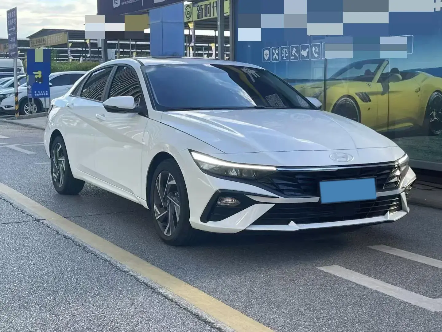 2023 HYUNDAI ELANTRA thumbnail 2