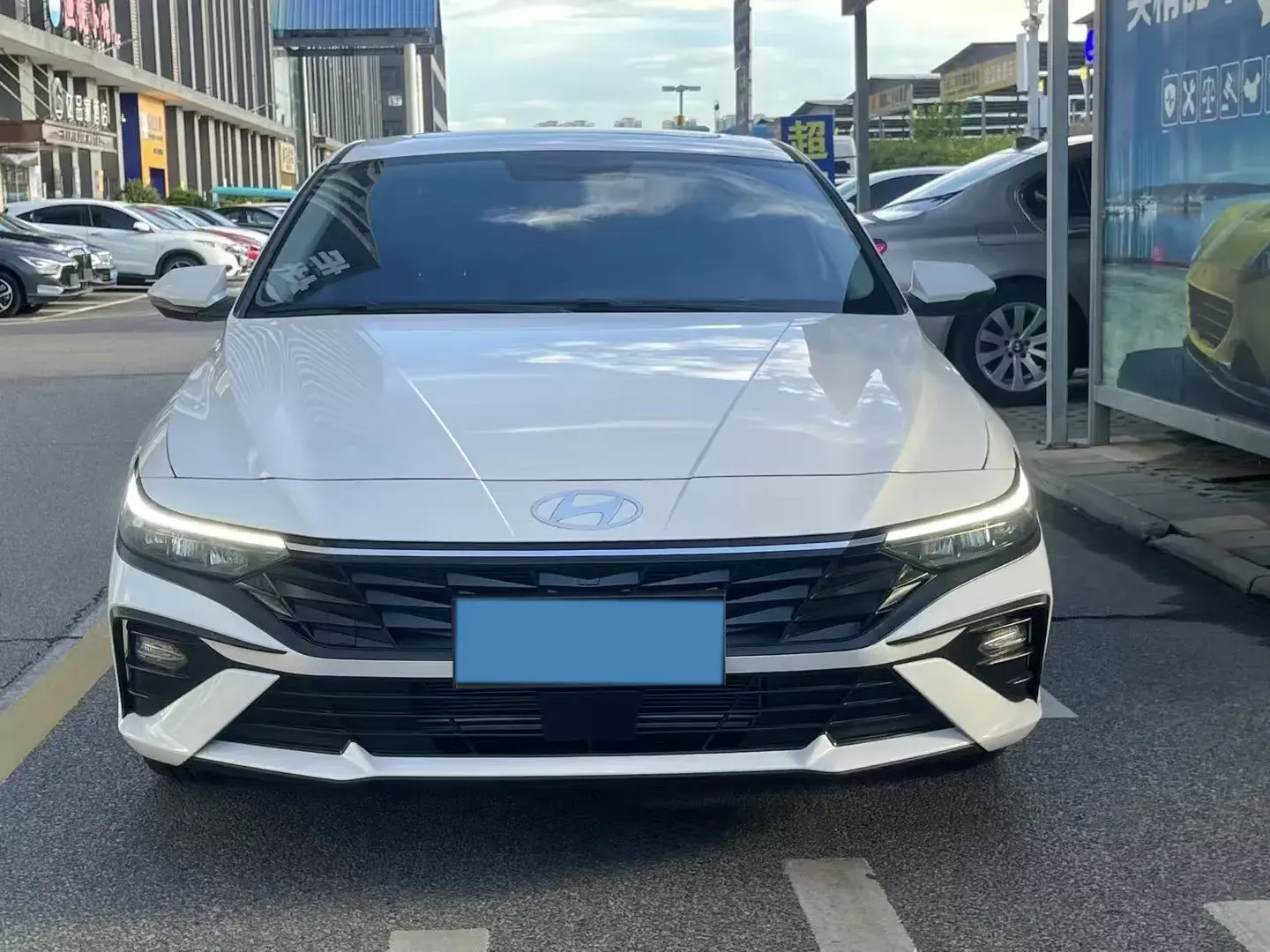 2023 HYUNDAI ELANTRA thumbnail 3