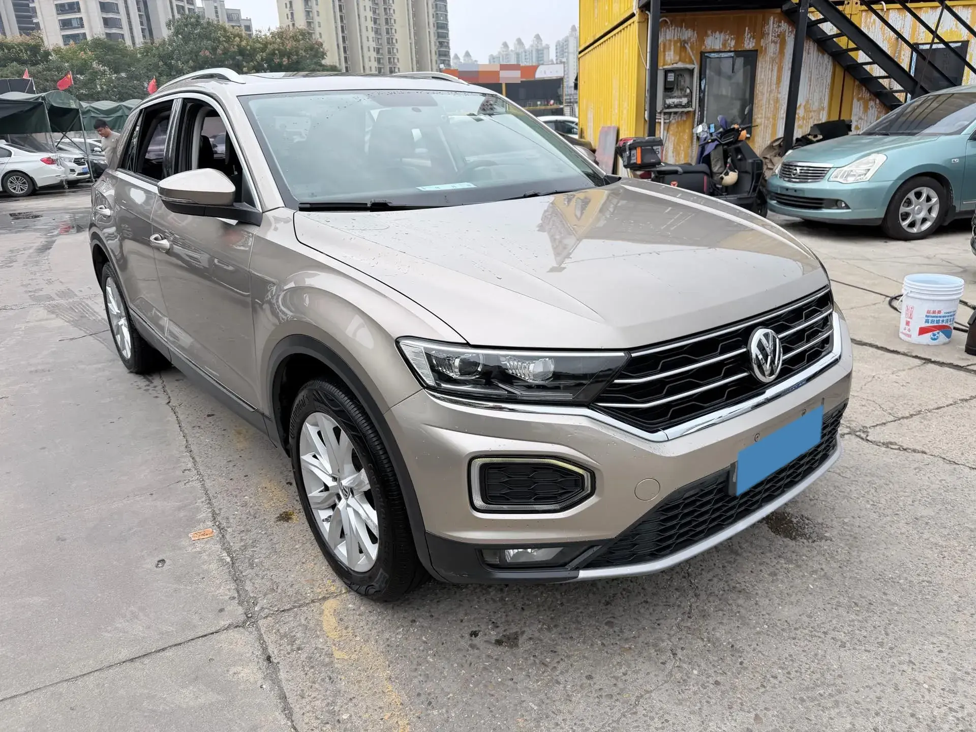 2018 VOLKSWAGEN T-ROC thumbnail 2