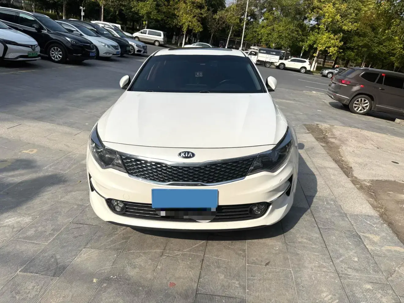 2017 KIA K5 thumbnail 2