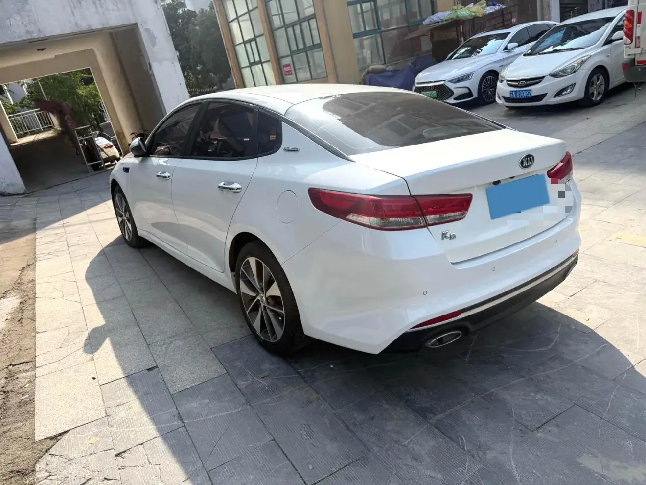 2017 KIA K5 thumbnail 3