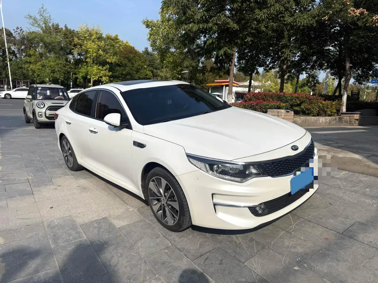 2017 KIA K5 thumbnail 4