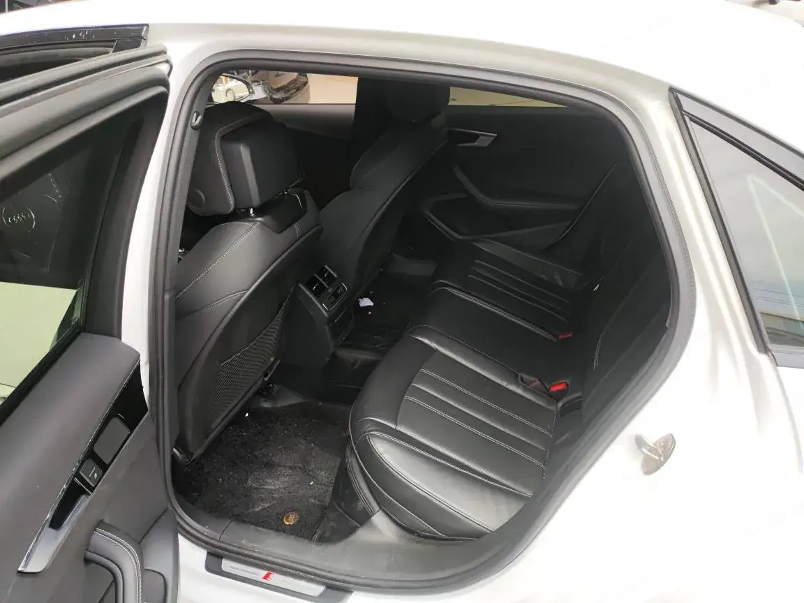 2023 AUDI A4L thumbnail 4