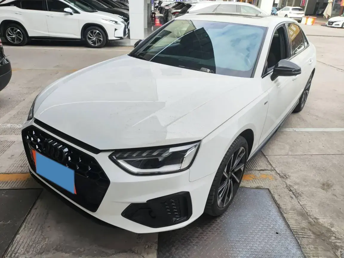 2023 AUDI A4L view 1