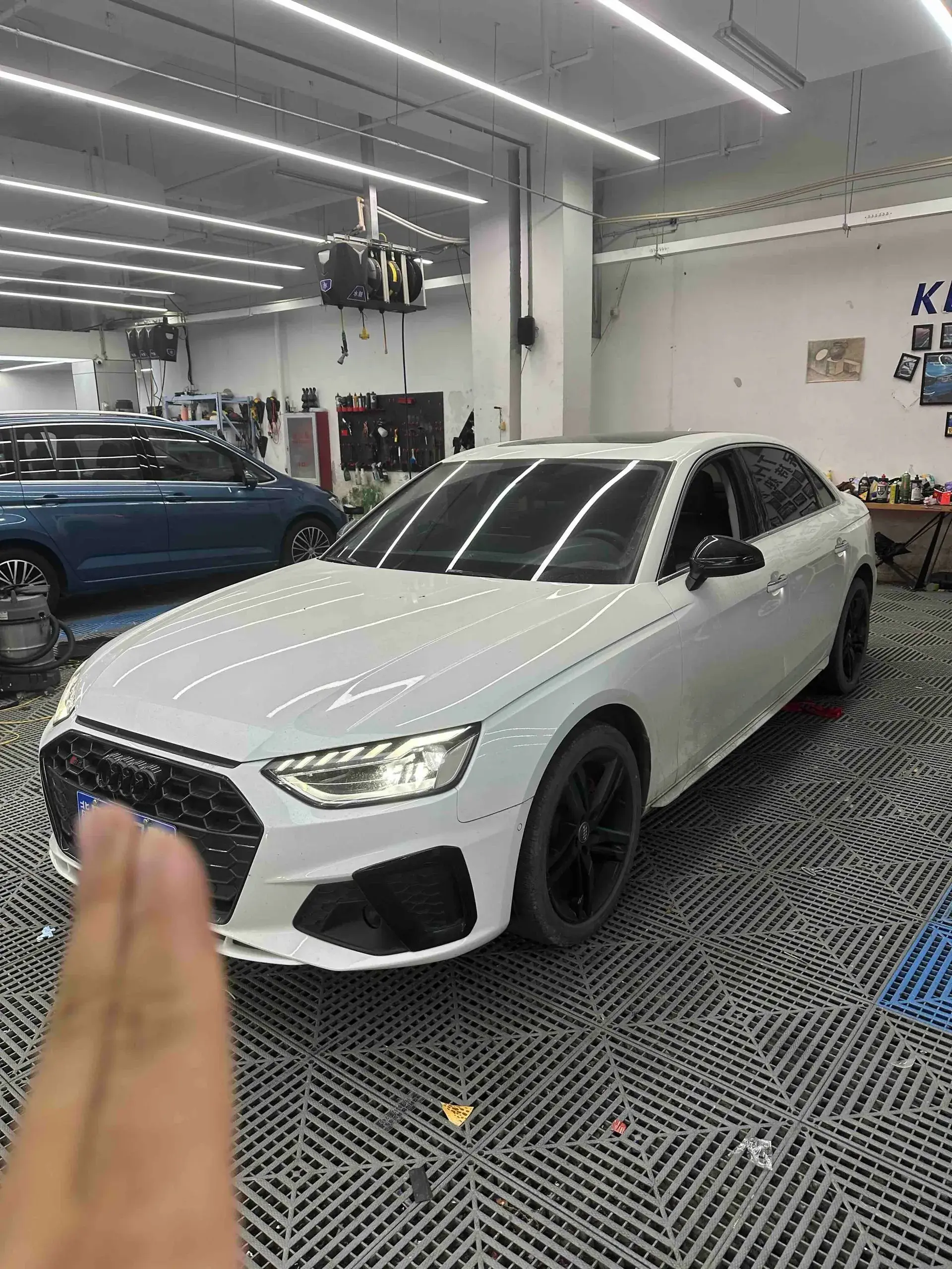 2020 AUDI A4L view 1