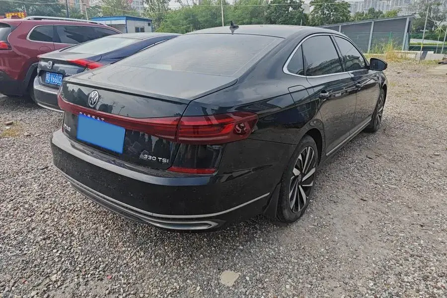 2023 VOLKSWAGEN PASSAT thumbnail 2