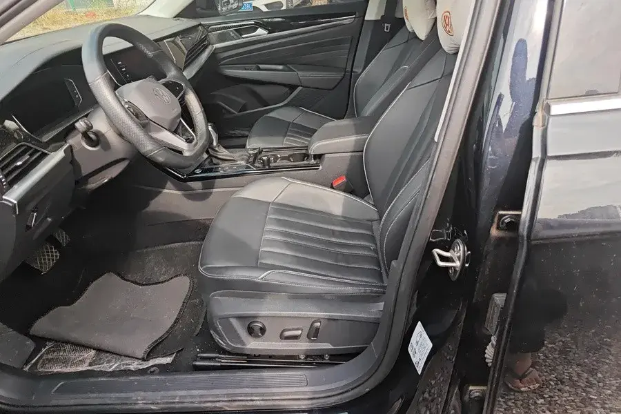 2023 VOLKSWAGEN PASSAT thumbnail 4