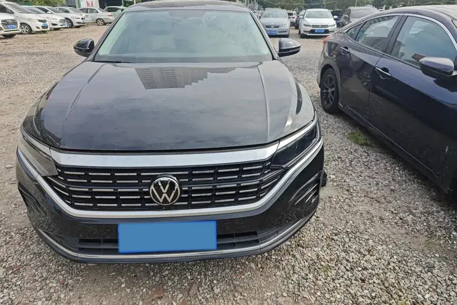 2023 VOLKSWAGEN PASSAT thumbnail 3
