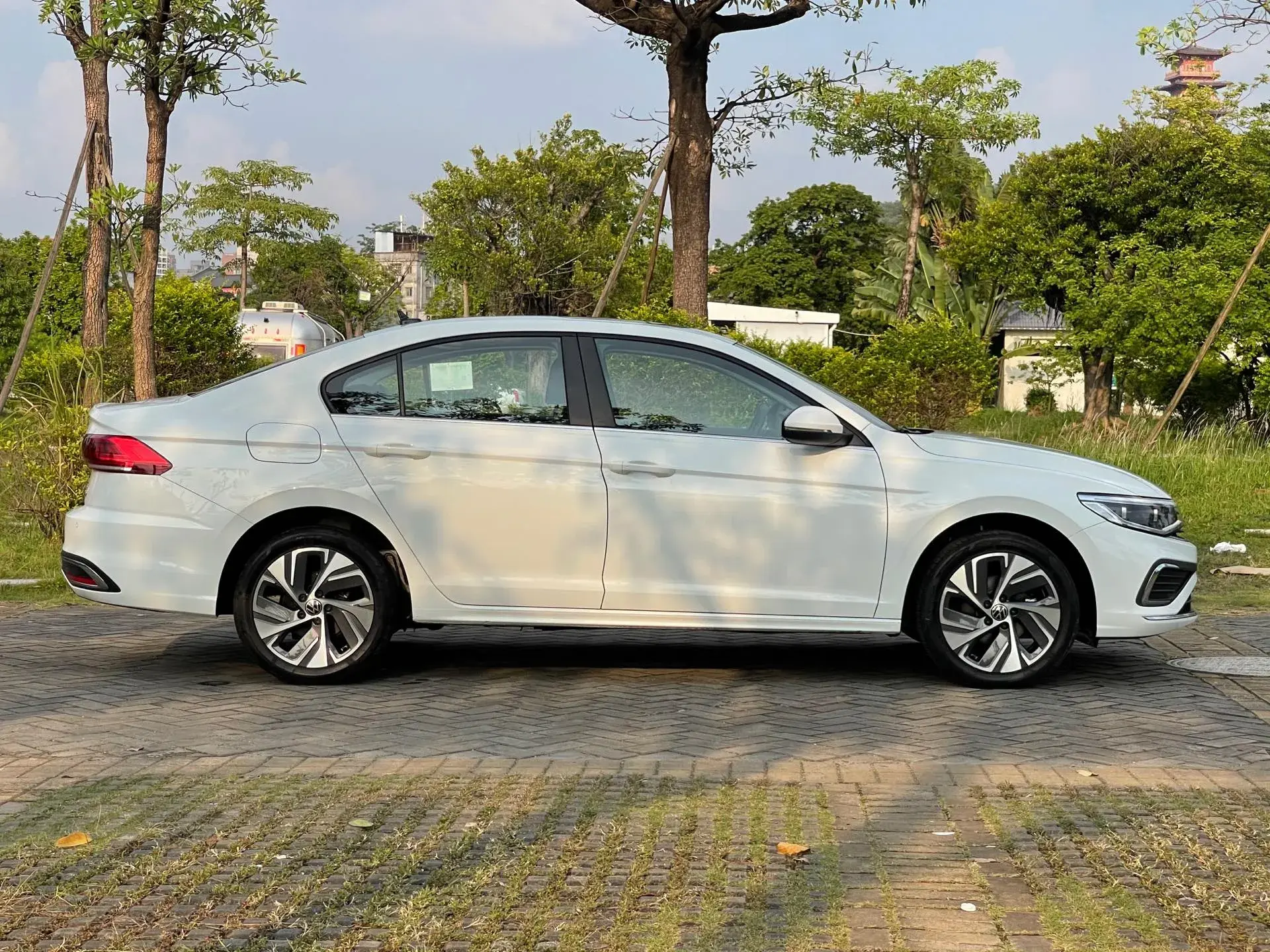 2025 VOLKSWAGEN BORA thumbnail 4