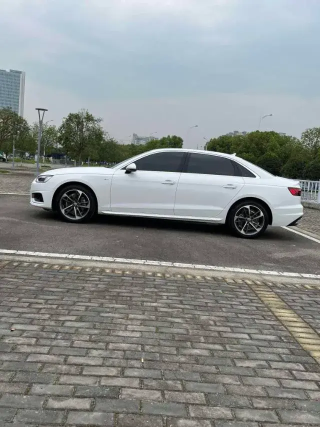 2020 AUDI A4L thumbnail 2