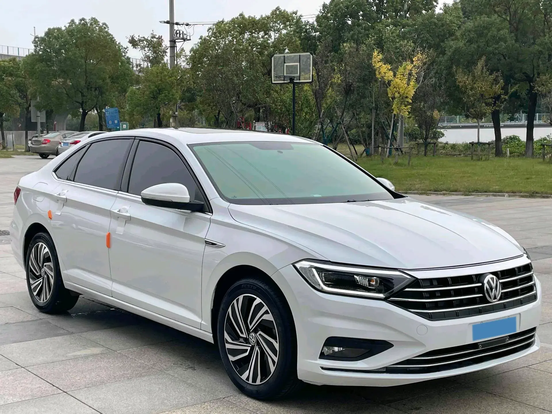 2021 VOLKSWAGEN SAGITAR thumbnail 3