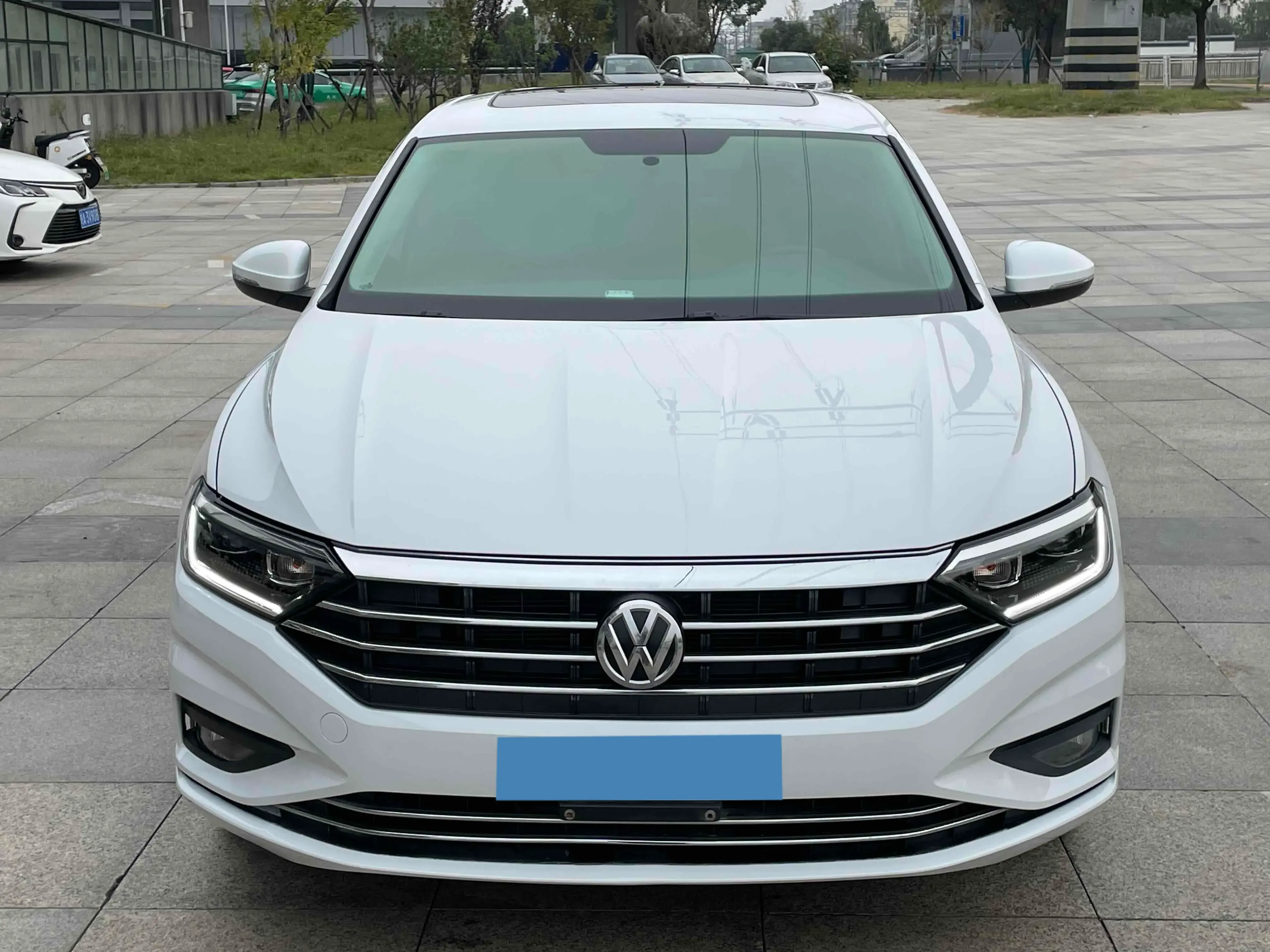 2021 VOLKSWAGEN SAGITAR thumbnail 2