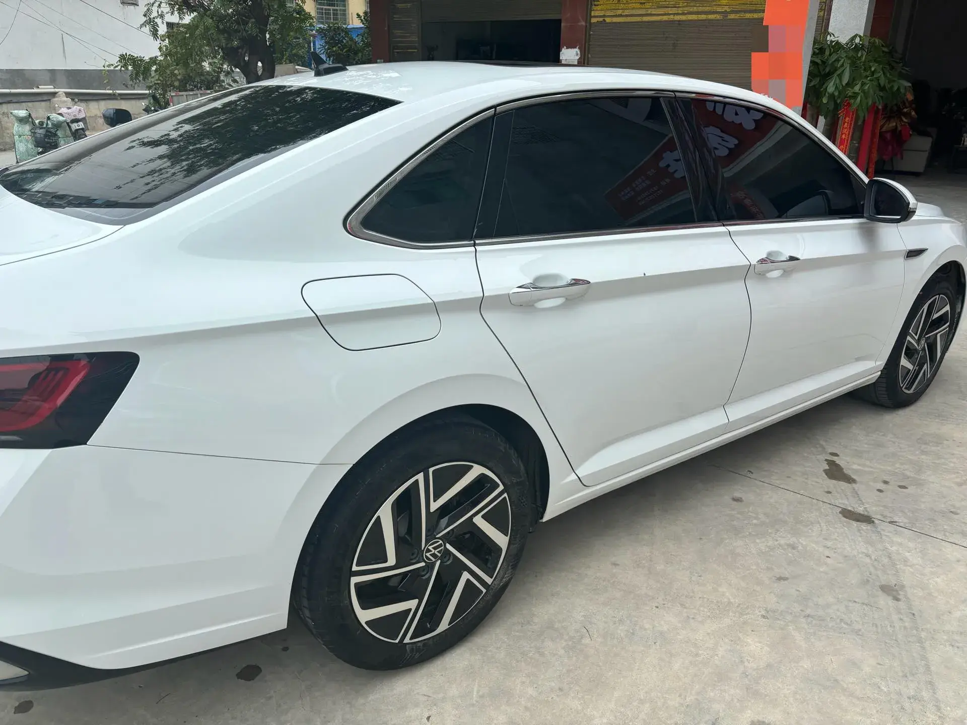 2023 VOLKSWAGEN SAGITAR thumbnail 3