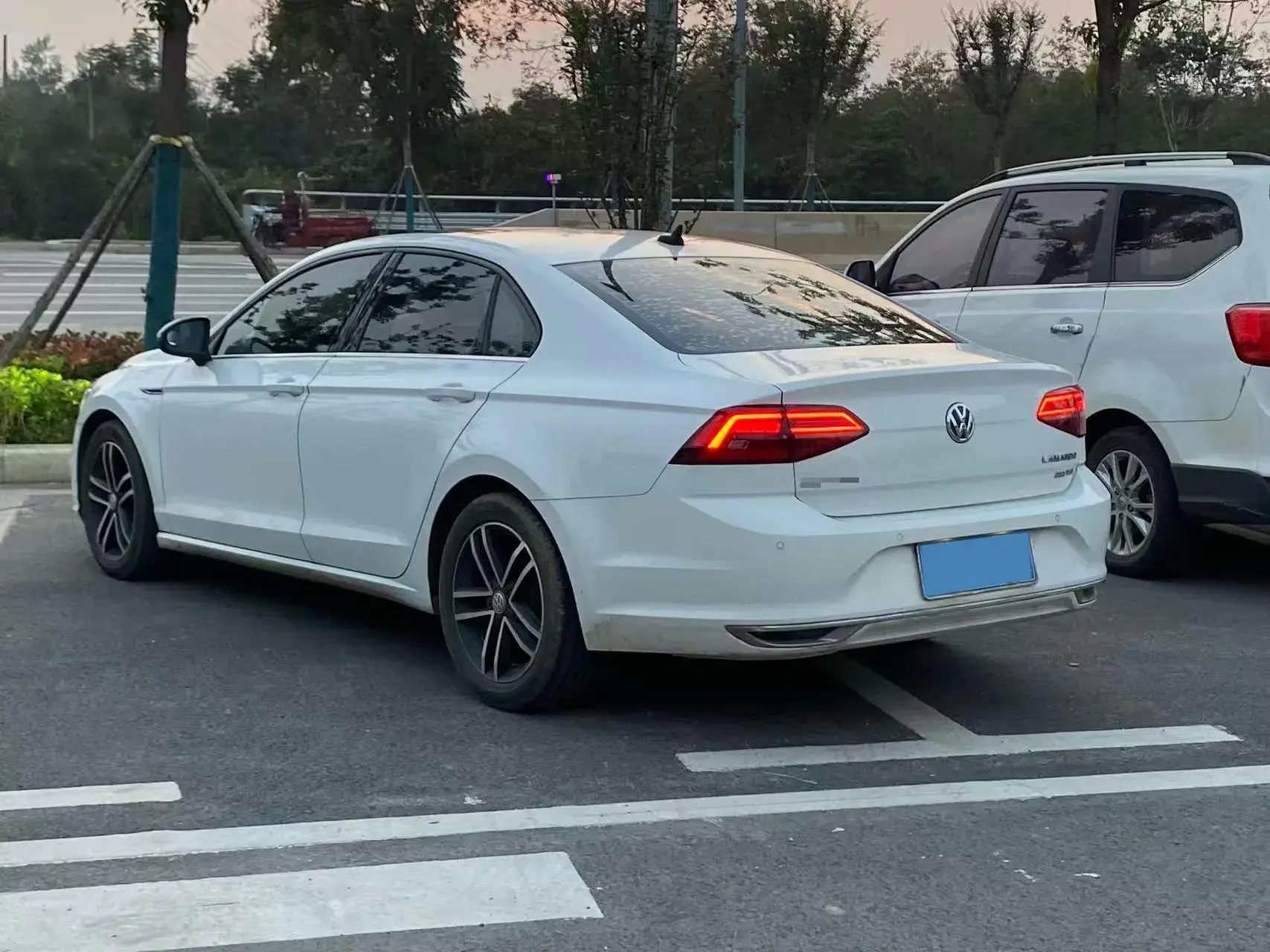 2021 VOLKSWAGEN LAMANDO thumbnail 2