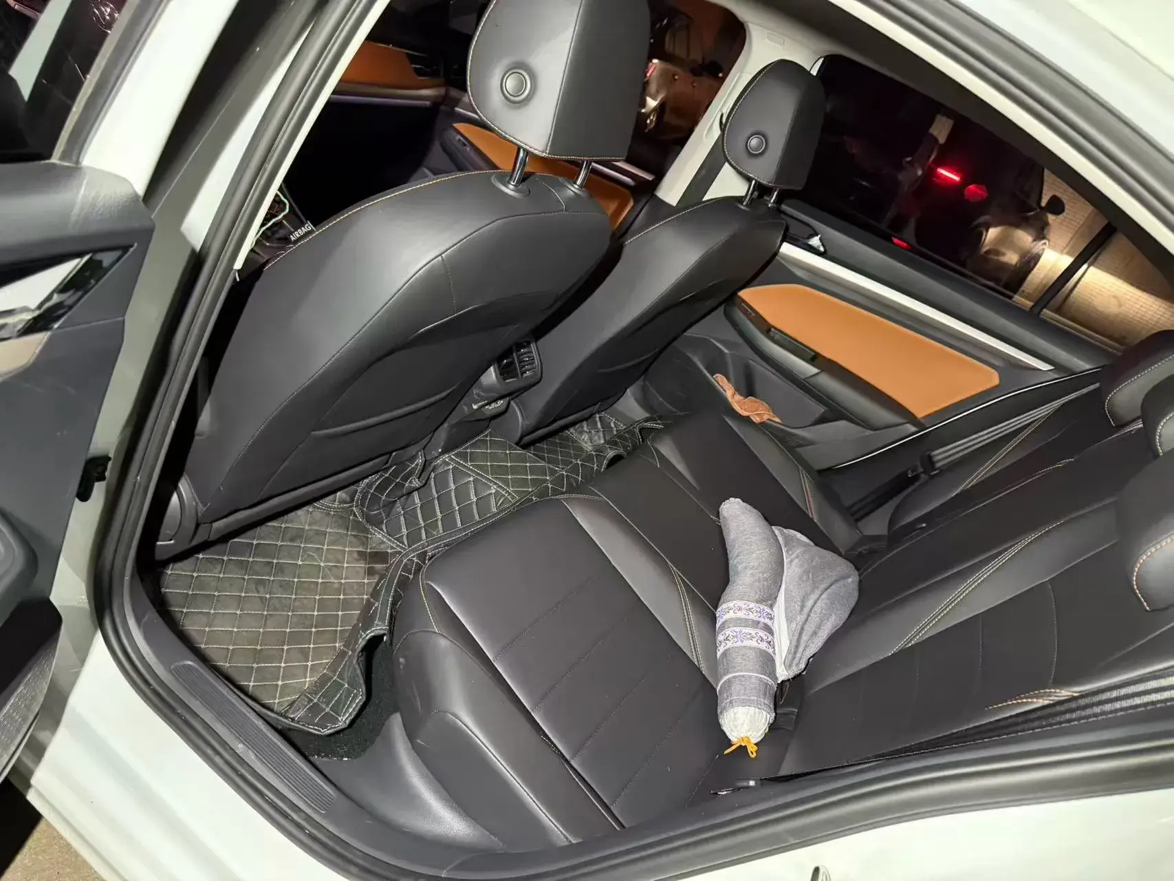 2023 VOLKSWAGEN BORA thumbnail 2