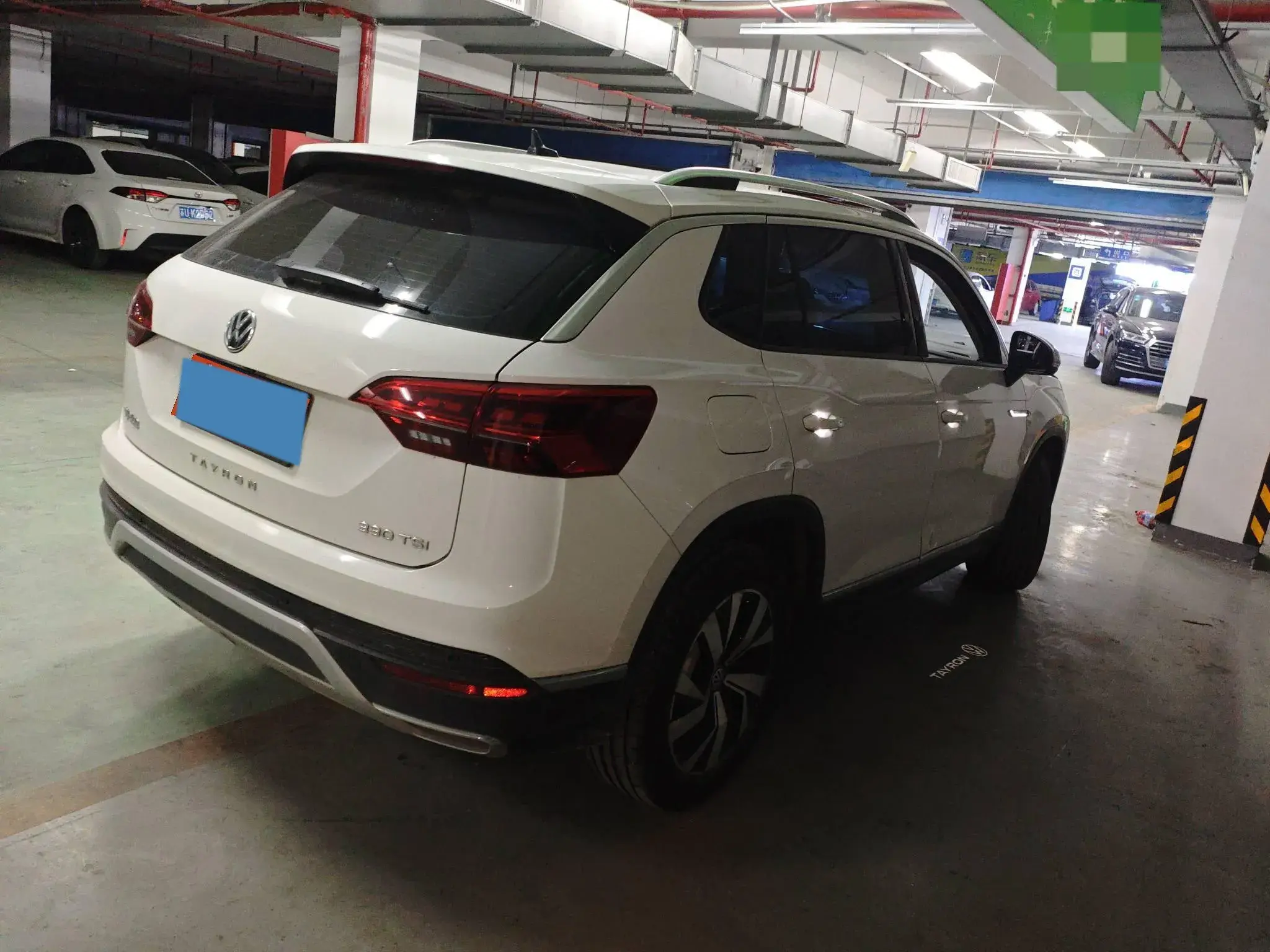 2022 VOLKSWAGEN TAYRON thumbnail 2