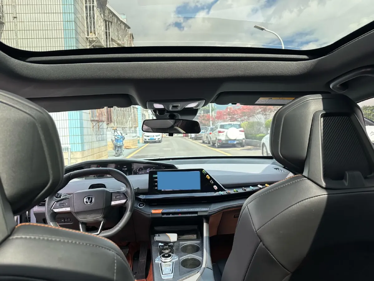 2022 ChangAn UNI-V 1.5T 188HP L4 7DCT,autocango,china used car exporter,china ev exporter,chinese used car exporter,chinese used ev exporter