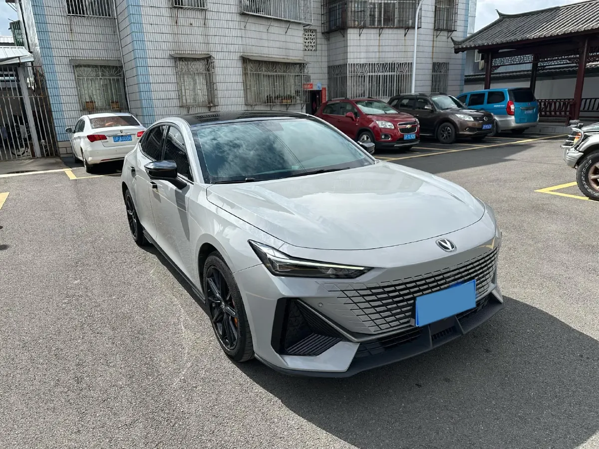 2022 ChangAn UNI-V 1.5T 188HP L4 7DCT,autocango,china used car exporter,china ev exporter,chinese used car exporter,chinese used ev exporter