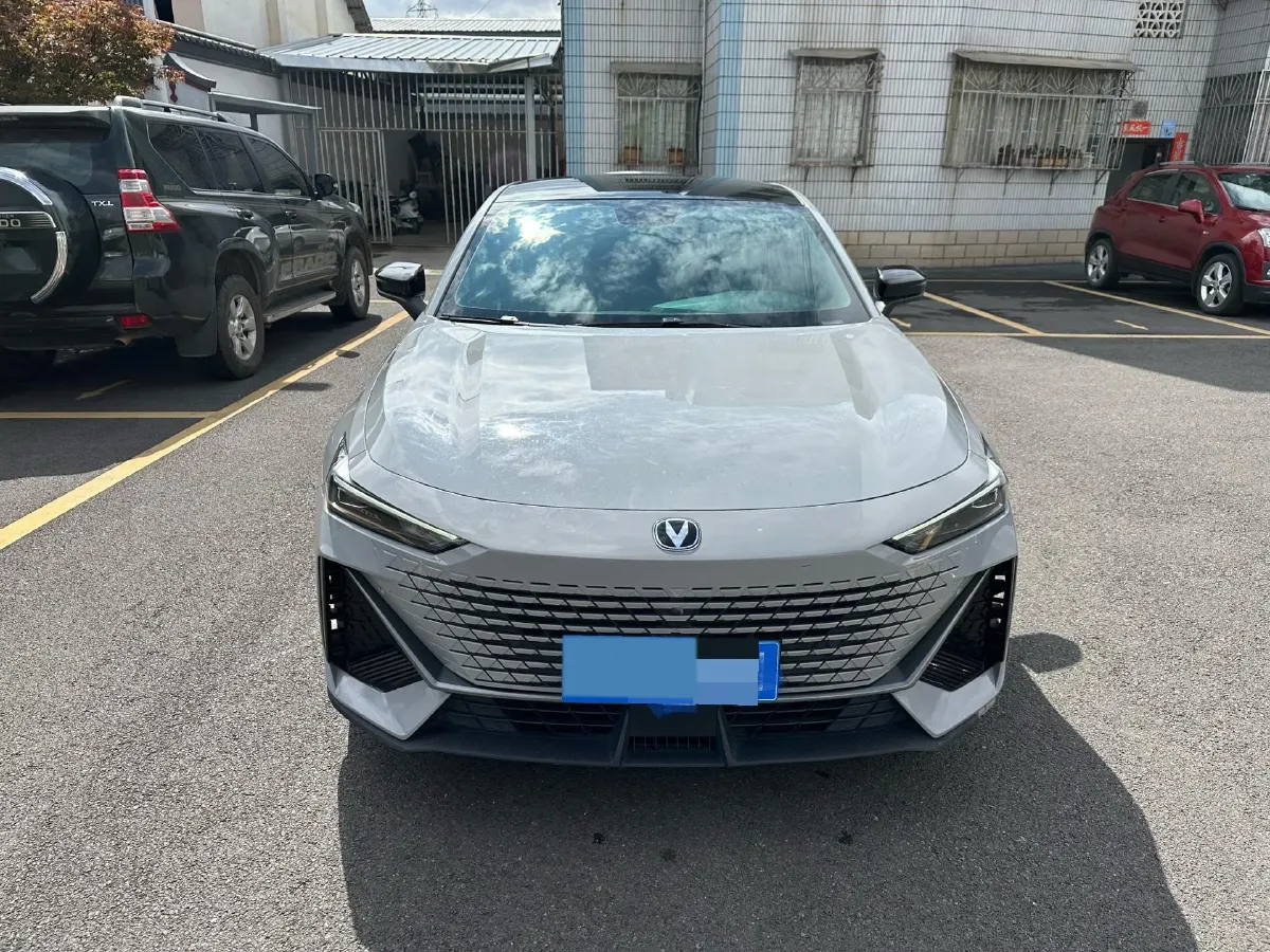 2022 ChangAn UNI-V 1.5T 188HP L4 7DCT,autocango,china used car exporter,china ev exporter,chinese used car exporter,chinese used ev exporter