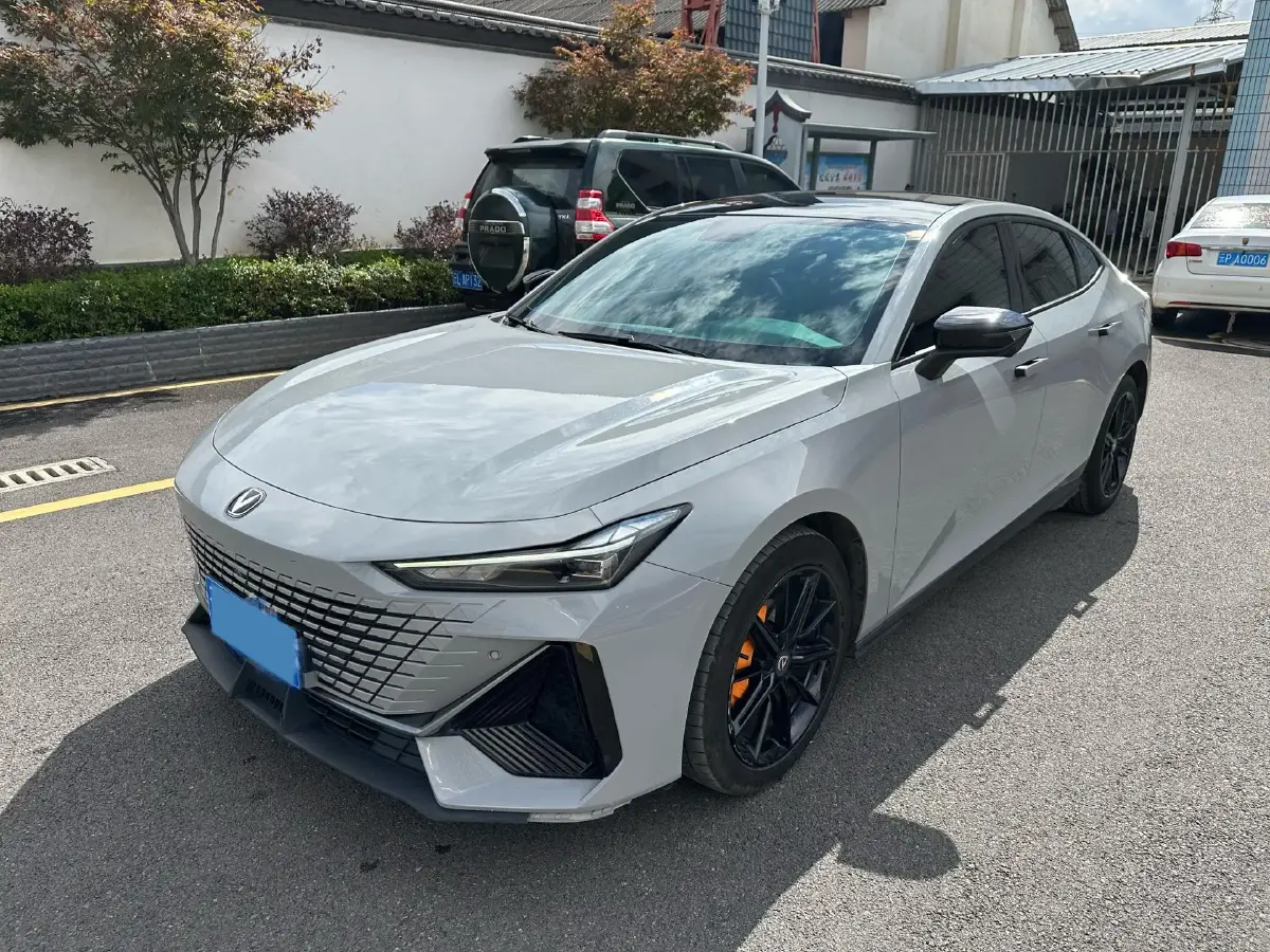 2022 ChangAn UNI-V 1.5T 188HP L4 7DCT