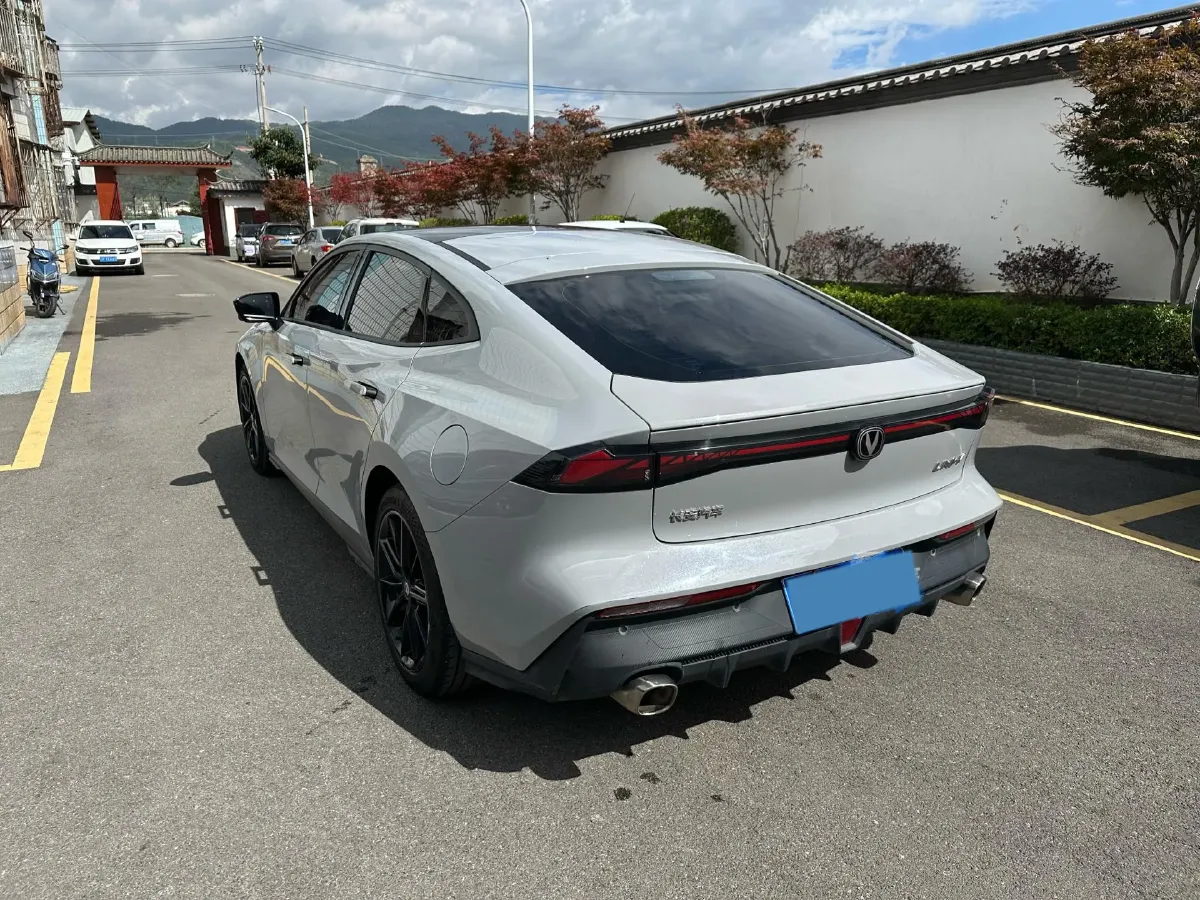 2022 ChangAn UNI-V 1.5T 188HP L4 7DCT,autocango,china used car exporter,china ev exporter,chinese used car exporter,chinese used ev exporter