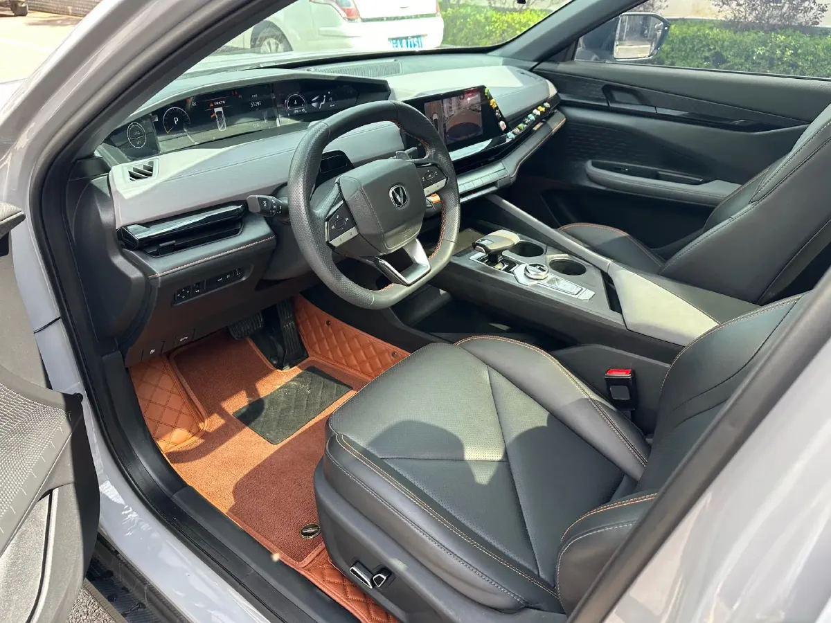 2022 ChangAn UNI-V 1.5T 188HP L4 7DCT,autocango,china used car exporter,china ev exporter,chinese used car exporter,chinese used ev exporter