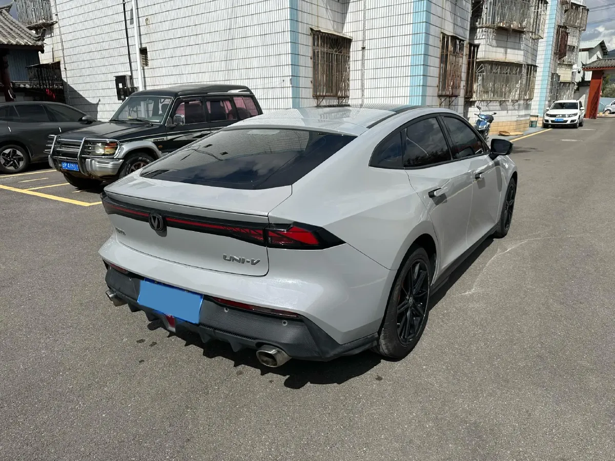 2022 ChangAn UNI-V 1.5T 188HP L4 7DCT,autocango,china used car exporter,china ev exporter,chinese used car exporter,chinese used ev exporter