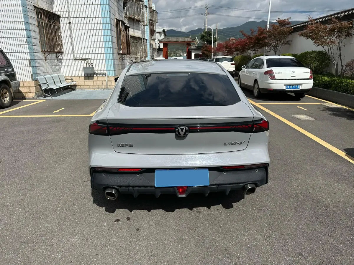 2022 ChangAn UNI-V 1.5T 188HP L4 7DCT,autocango,china used car exporter,china ev exporter,chinese used car exporter,chinese used ev exporter