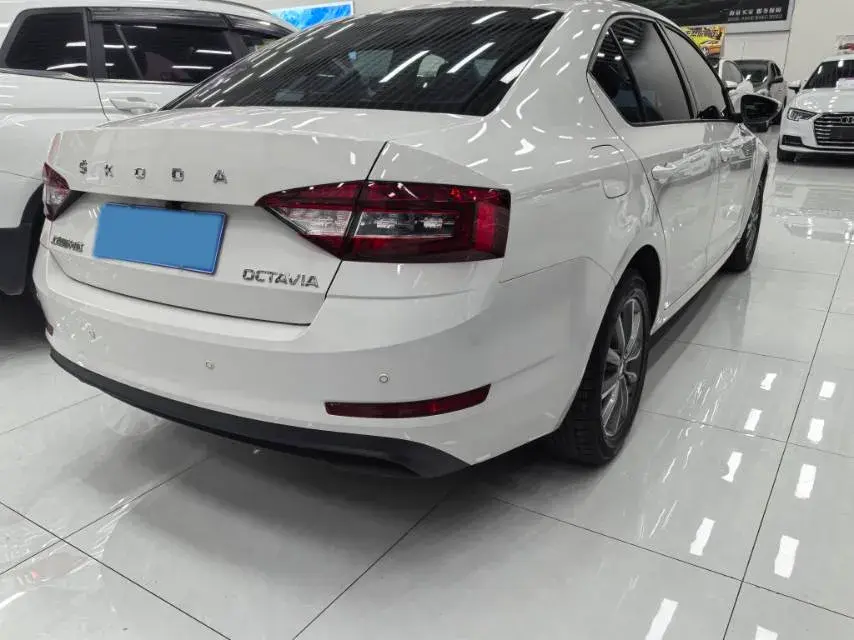 2020 SKODA OCTAVIA thumbnail 4