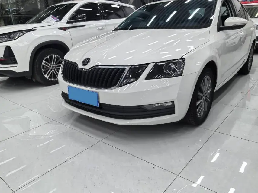 2020 SKODA OCTAVIA view 1