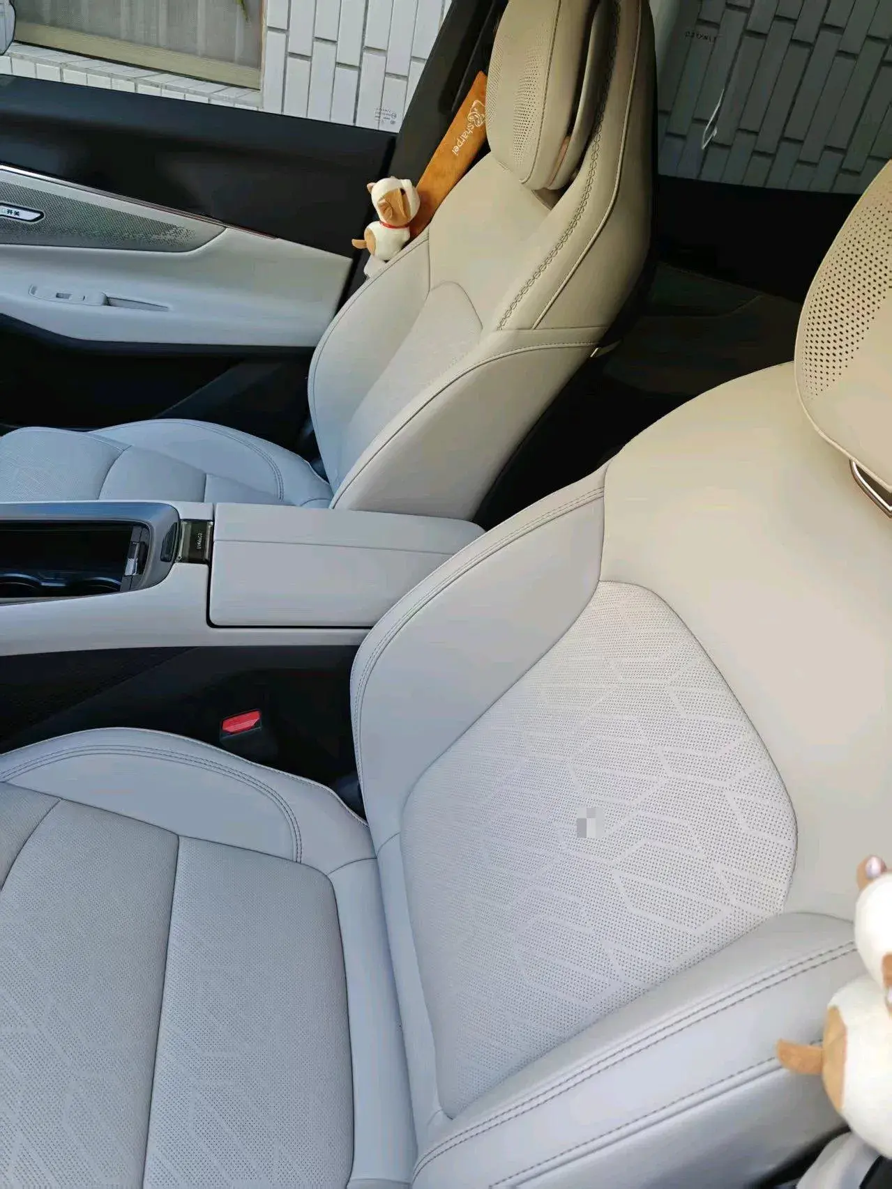 2025 LYNK&CO 08 thumbnail 3