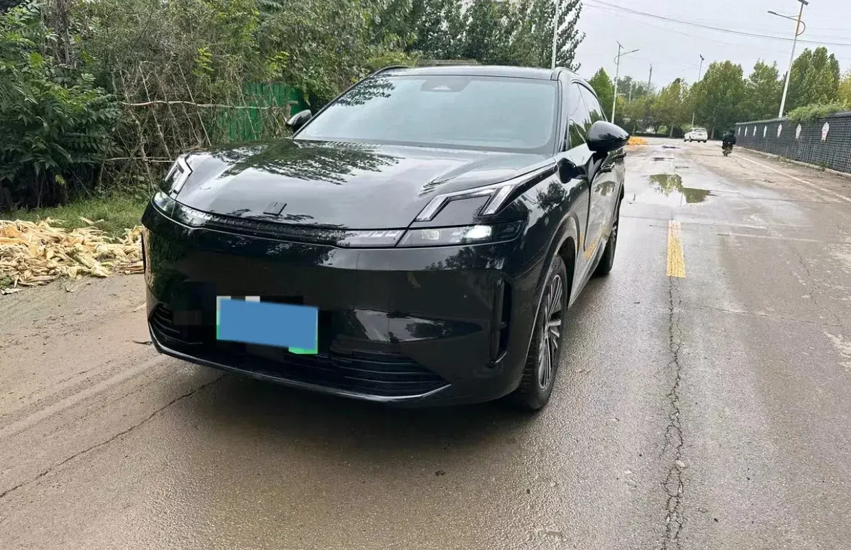 2025 LYNK&CO 08 view 1