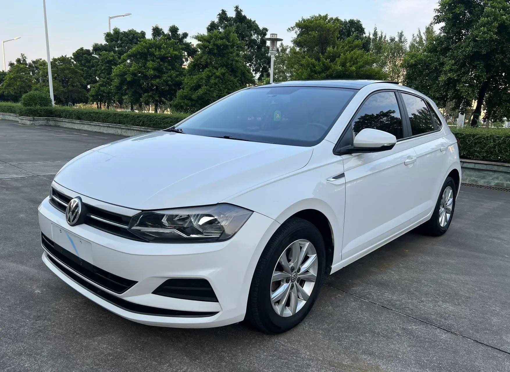 2019 VOLKSWAGEN POLO view 1