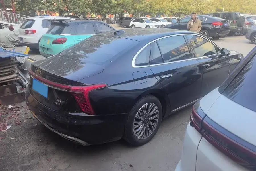 2023 HONGQI H5 thumbnail 3